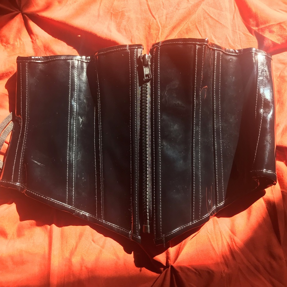 Black patent leather waist cincher